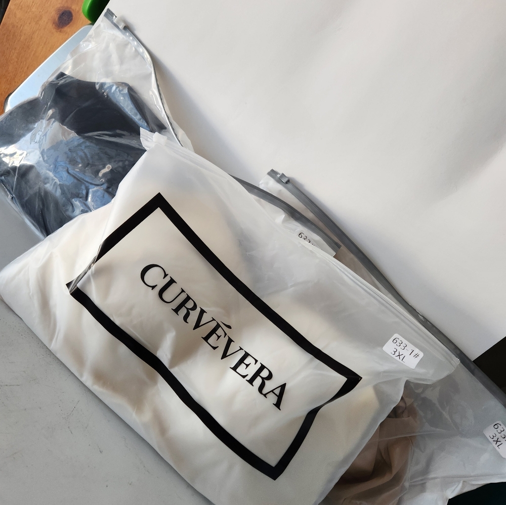 3 Curvevera Bras NWT